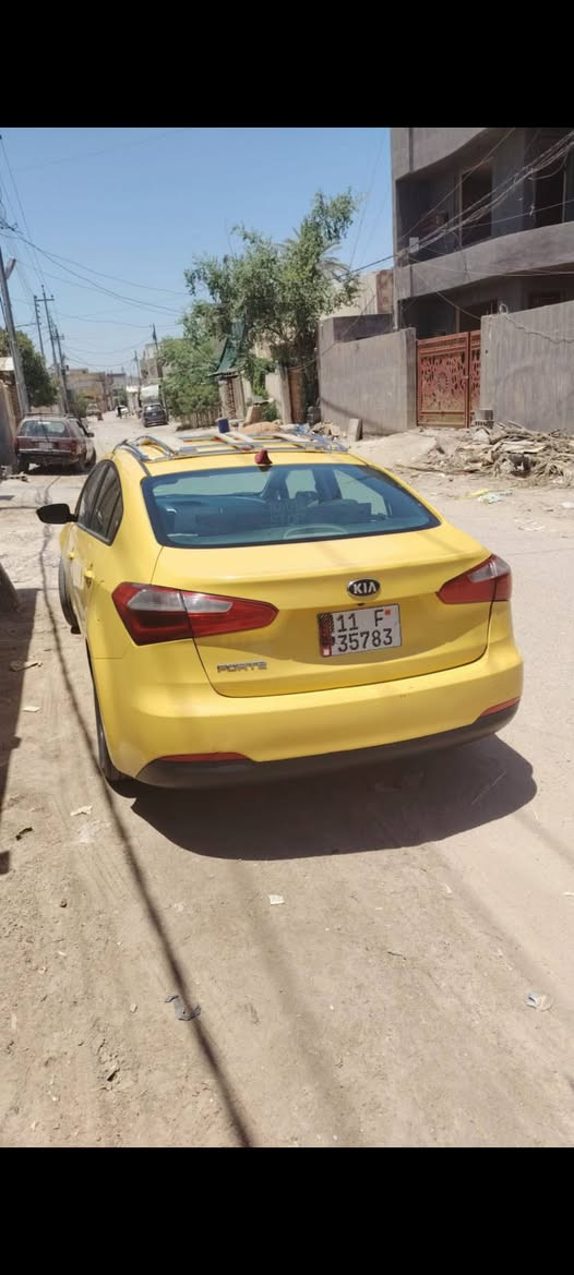 السلام عليكم كيه فورتي وارد امريكي رقم بغداد موديل 2016 حادث سيارة جاملغ امامي بدون دواخل وباب خلفيه تبريد ثلج ومكينه بيه خيط تبخير كير جديد بسمي مصفره غرامات وهيه مكان السياره المسيب السعر 108 وبيه مجال قليل (***********)
