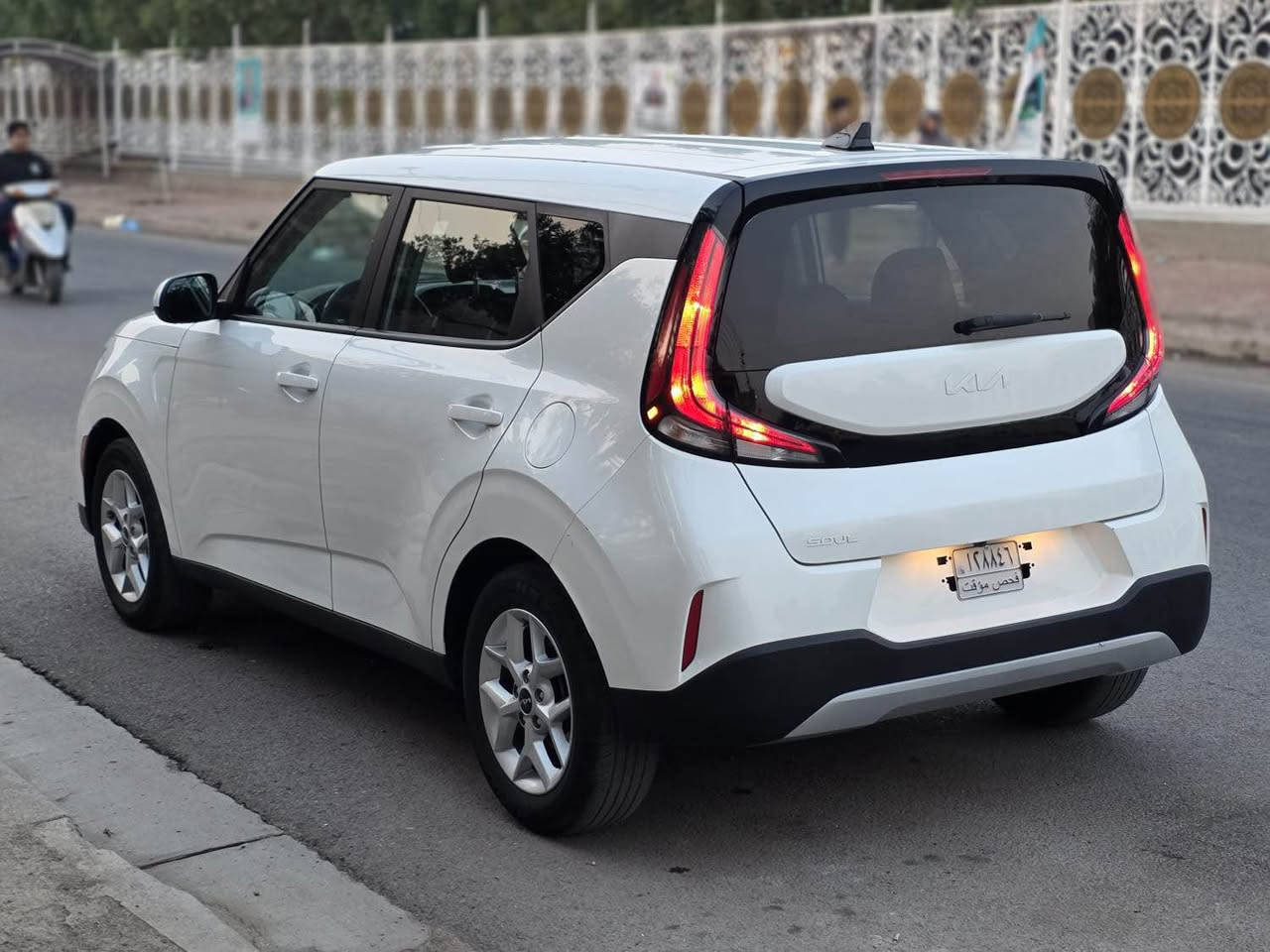 السلام عليكم 
كيا صول ٢٠٢٣ للبيع فقط 
موصفات lx اعتياديه
السياره بدون صبغ حادث امريكا جاملغ عكس السايق وراجع بارد 
بدون ايرباك 
دخول جديد رقم فحص 
مكان السياره بغداد جامع النداء 
السعر ١٥٨ وبيها مجال 
*********** بغداد, العراق
