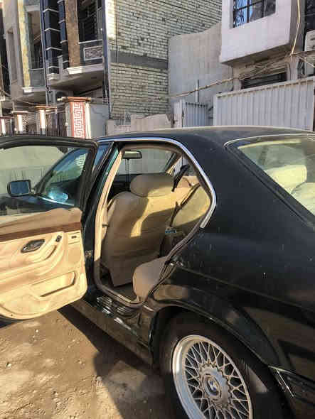 سلام عليكم 

بيم دبيلو كاسحة موديل 98
ب اسمي تحويل ثاني يوم 
صندوق شفط 
تاب + كامرا
سماعات اربعة شغالة 
اغلفة كشنات جديدة 
اربع تايرات جدد 
فتحة سلايت روف
دشبول بل كارتون 
تانكي جديد 
وطوافة شغالة
مكينة28 كير تمساح 
اصل وفصل 28 
السيارة بيها ضربة مبدل جاملغ والبنيد 
مبدل شبرين من الفخدة مال شاصي 
سيارة بلادية لون اخضر قطرة صبغ مابيها 
كهربائيات كلها شغالة 
السيارة مكانها بغداد 
رقم صلاح الدين 
ب اسمي رقم انكليزي دولي 
السعر 45 
*********** رقمي
