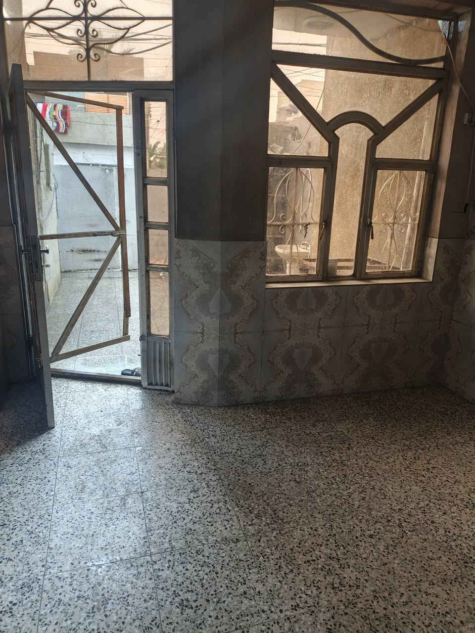 السلام عليكم بيت مشتمل للأجار المساحة 75العنوان حي اور خلف السوق ***********رقم صاحب البيت
