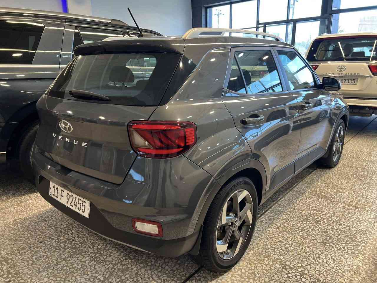 السلام عليكم….
هونداي فينو موديل ( 2024) 
لون : سمنتي 
ماشية ٧ الاف 
مكينة ١٦٠٠ دبل نوزل 
فول مواصفات ( من فتحة، كامرة، رادارات، مانع اصطدام، كيجات ديجتال، بصمة، تحكمات ستيرن كامله، درايف مود،وباقي مواصفات المعروفه) 

صور الحادث كدامك ( بيها صبغ الصندوك بدوووون ايرباك واكو بارد ع كد الطخه الي بالجاملغ) 

مرقم بغداد بإسمي ترقيم جديد وهزة جديدة تحويل ثاني يوم ..

مكان السياره : بغداد 

السعر :165$ وبيها مجال 

شراي اتصل وتدلل : ***********
