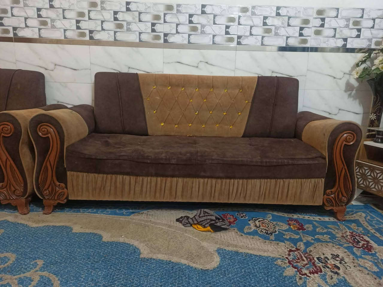 السلام عليكم ,,,,,,,للبيع تخم 8 مقاعد  مكاني حله  تفاصيل اكثر اتصل***********
