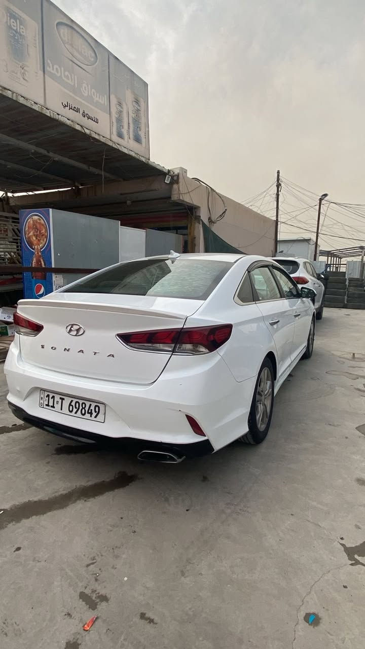 سوناتا وارد أمريكي موديل 2018 سيارة احلى من الصور ليبل واحد حادثها واضح سونار واضح السعر ابلاش 115 وبيه مجال قليل حك جيه
للتواصل 
***********
عنوان ديالى ناحية جديدةً الشط
