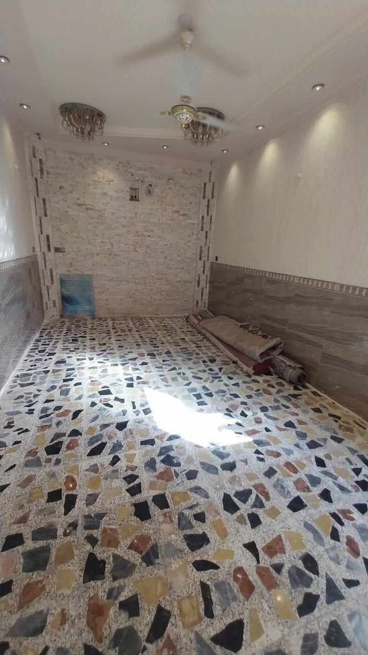 دار للبيع ١٠٠م مربع ركن زراعي غرفه وصاله ومطبخ واستقبال وحمام داخلي وخارجي السعر ٤٠مليون وبي مجال البناء طابوك الأساس وسكف صب كونكريت عنوان الدار البراكية شارع المعمل مقابيل شارع المطار القديم مراجعة مكتب بغداد للعقار بادارة أحمد الكريطي ***********
