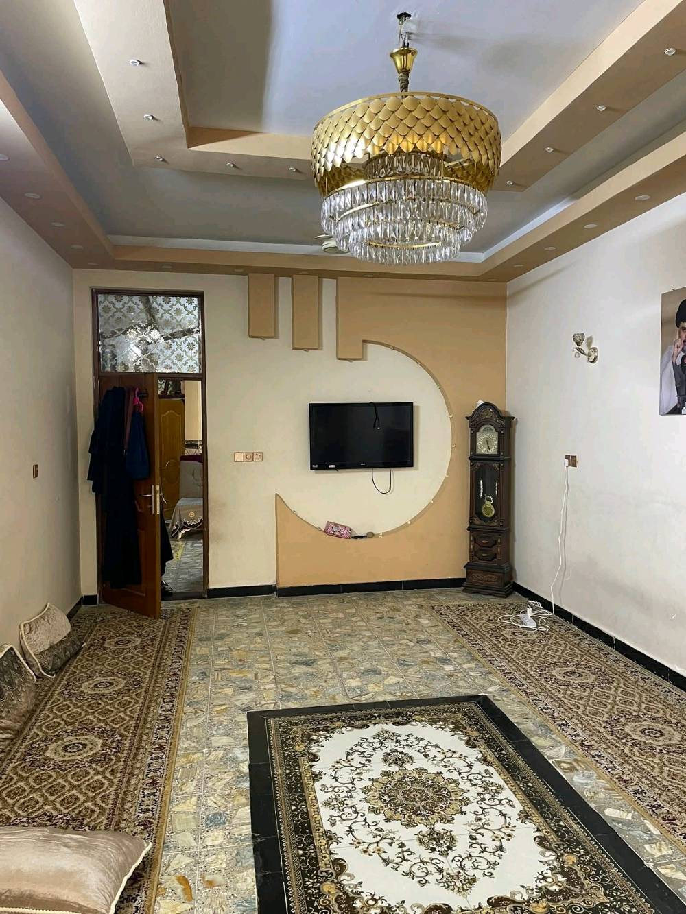 دار طابو صرف ثلاث طوابق للبيع

ما هي مساحة الدار بالمتر المربع؟: 
170م
في أي منطقة تقع الدار؟: 
بغداد حي اور فلكة صباح الخياط 
هل تحتوي الدار على حديقة أو مساحة خارجية؟: 
كراج
كم عدد غرف النوم والحمامات؟: 
6نوم 4حمامات
هل السعر قابل للتفاوض؟: 
نعم