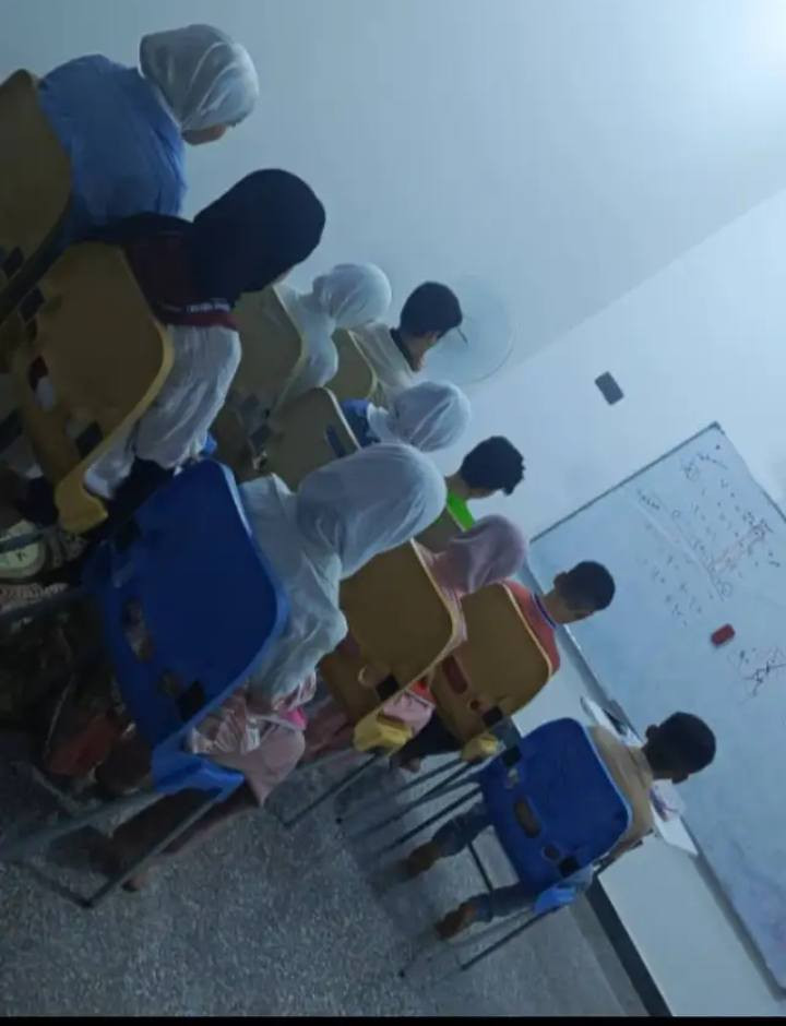 باقي 19 يوم لامتحانات نصف السنة يعني مابقى شي التريد دورة رياضيات سادس ابتدائي تحجز يمي كلها تعرف تدريسي و كل سنة نسبتي 100 %بالوزاري اتعب وي الطالب كلش بحيث ماكو طالب يدخل عندي  دوره ويرسب طلابي درجاتهم تخبل اني معلمة متعينة يعني مو خريجة و گاعده بالبيت 🌸
الما تحجز بهاي الايام وتجيني قريب الامتحان كلش ما استقبل
لان عندي وجبات هواي والناس الحاجزه بالبداية اكيد الها الاسبقية مكاني بالثوره للحجز اتصال واتساب *********** ماعندي وقت للمحادثات الطويلة، ناصرية, ذي قار
