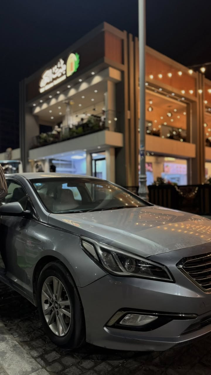 السلام عليكم
هيونداي سوناتا 2015 للبيع 

الرقم ذيقار انكليزي حرة باسمي تحويل ثاني يوم السنوية لل٢٦ 

مواصفات اعتياديه 

حدادية توب

غرفتها كلش نضيفه

شاشه اندرويد 

كامرا خلفيه 

كشنات قماش 

جناح خلفي

مكينه 2400 gdi

منضومه تبريد جديده

كير جديد

تحكمات ستيرن 

السياره نظيفه ومتحتاج شي 

دواخل بيجي 

مثبت سرعه اوامر صوتيه 

كير تبترونك عادي واتوماتيك

المكينه معلايه ربل يعني انسى شي اسمه دوانز 

حادثها بنيد نفسه مصلح وجاملغ بي صبغ قليل يعني السيارة كلها ليبل واحد والسونار مرفق بالصور

السياره خير من الله وما ناقصها شي نهائيا 

 السعر 120 وبيها مجال بسيط للاسفسار الاتصال بالرقم *********** مكاني البصرة التنومة
