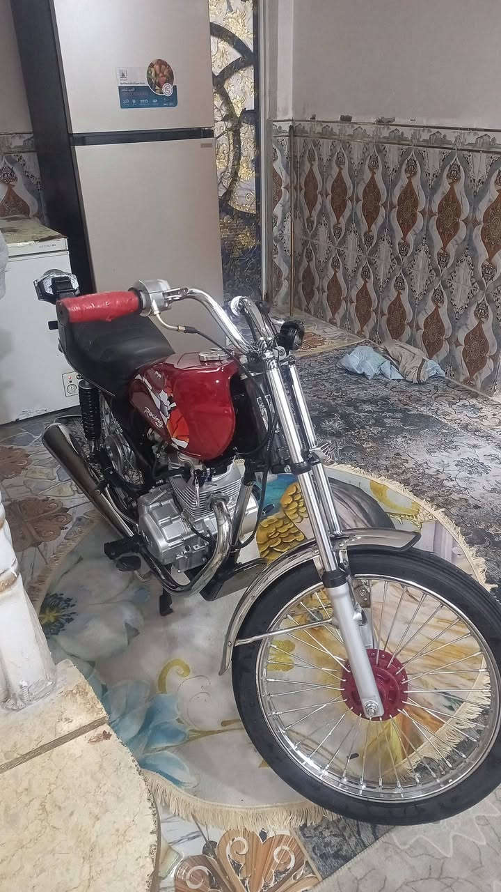 دراجه للبيع بدون شاصي تعميره كامله افتحه واطيكاه مكاني ناصريه مركز سعر ٥٠٠ وبيه مجال قليل  هاذه رقمي ***********
