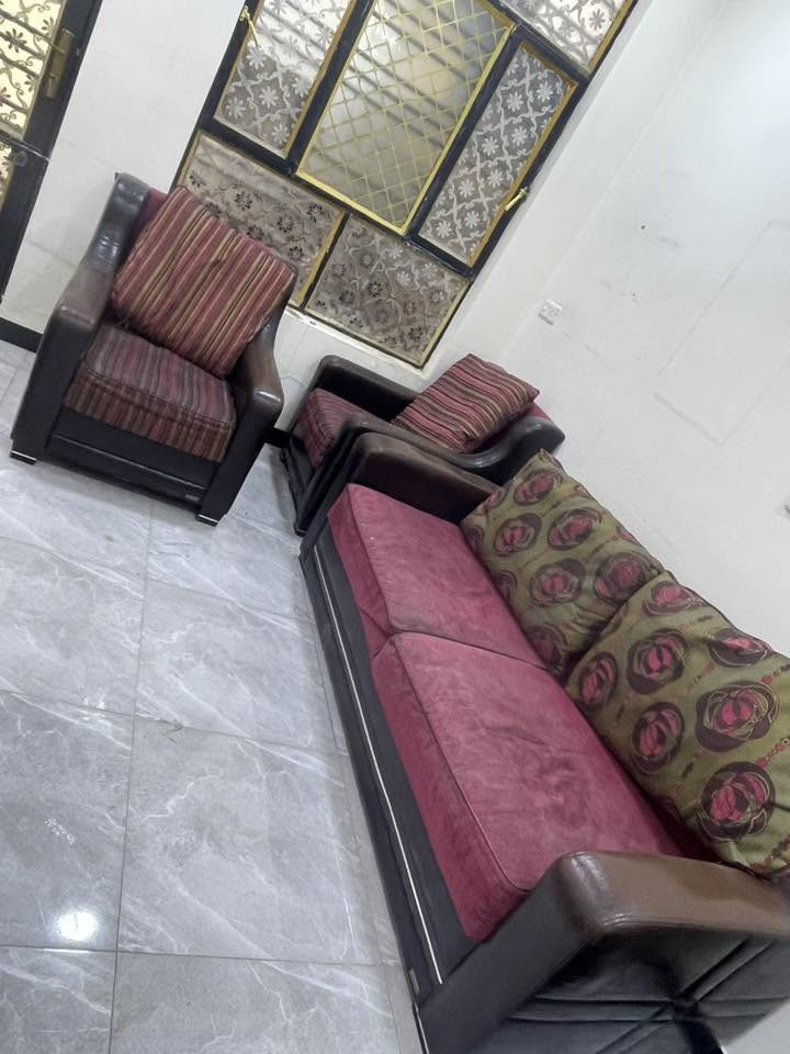 غرفه نوم ٥ قطع 
 وتخم تركي ١٠ مقاعد ثقيل 
واتساب مراسله ***********
