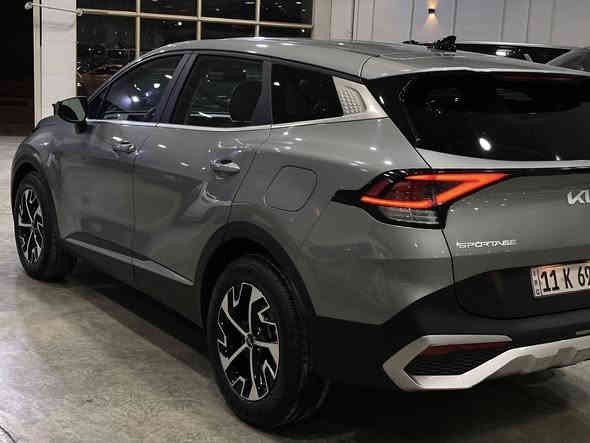 كيا سبورتاج2023 وارد أمريكي ماشي40الف
السيارة نص مواصفات ومحرك 4 .2500 و
السيارة رقم بغداد الجديد تحويل مباشر ثاني
يوم وحادث السيارة جداً بسيط بيه الجاملغ 
الأمامي جهه صدر و حافة البنيد فقط بدون
دواخل وبدون شواصي او لغود وشرط ابيع 
عل سونار وصور حادث مرفقة مع المنشور
و السعر جداً حلو ومناسب وهو 18500$ 
الف دولار او 185 ورقة وبيه مجال بسيط
ومكاني هو بغداد و رقمي ***********
السيارة سويج و رادار امامي وقيادة ذاتيه و
دشبول ديجتال و لايت زنون ولد امامي خلفي وباقي موصفات معروفة
