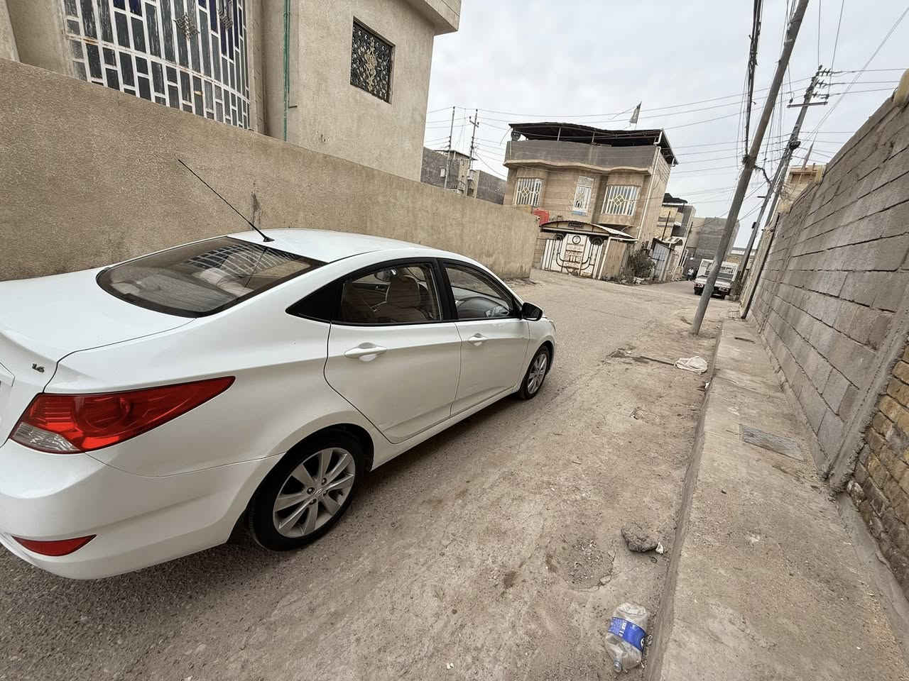 سلام عليكم اكسنت وارد خليجي موديل 2014 مكينته 1600 ماشيه 19 ألف  سياره بيهة باب مصبوغ والباقي كفاله عامه  رقم بصره مكان السيارة البصرة سيارة جاهزة من كلشي  سعر 95 الاستفسار ***********
