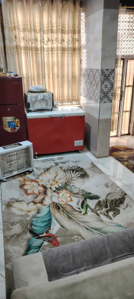 السلام عليكم بيت للبيع المساحة 135م بحي الجامع قرب المصفي القديم بيت ركن على شارعين طابقين الطابق الأول صالة وغرفة خطار وبطبخ حار وبارد وصحيات الطابق الثاني مكون من غرفة وصالة وصحيات و صطح مكان غرفة سعر خاص الاستفسار ***********
