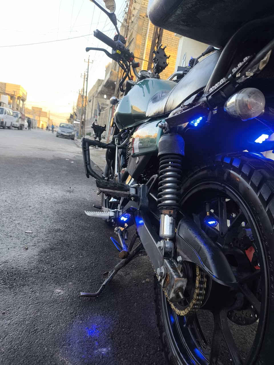 سلام عليكم لاتي موديل 2023 رقم بغداد السعر مليونين 300 بيهه مجال قليل مكان بغداد شرطه الخامسه رقم ***********
