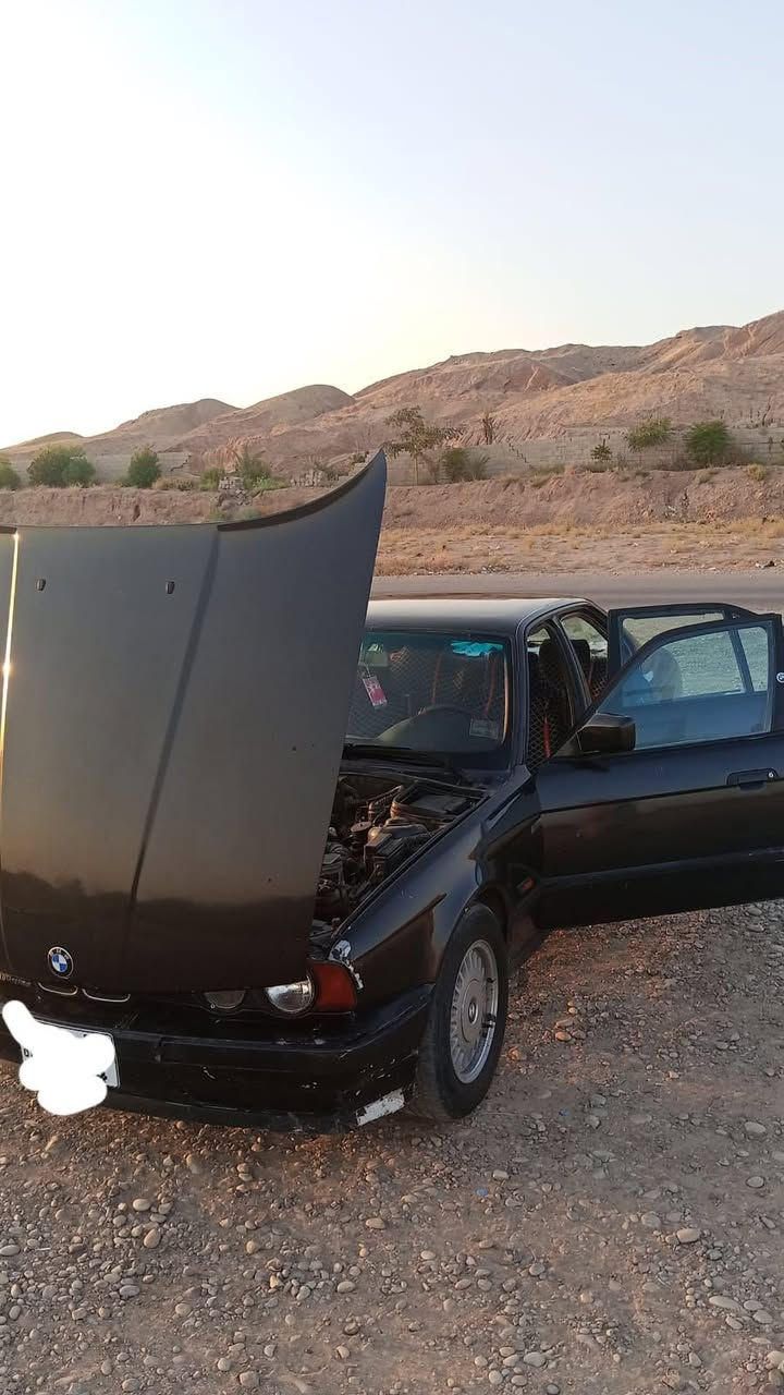 بي ام دبليو موديل 91 وارد ياباني سنوية غير منتهية اصدار جديد رقم ديالى باسمي انكليزي محرك وكير مكفولات محرك مسكر عدلة كير اوتوماتيك مصبوغة عام صدر جديد تايرات جدد باتري جديد تبريد شغال كهربائيات شغالة تراي وين ماتريد السيارة خير من الله مكانهة ديالى السعر 55 وبيهة مجال ***********
