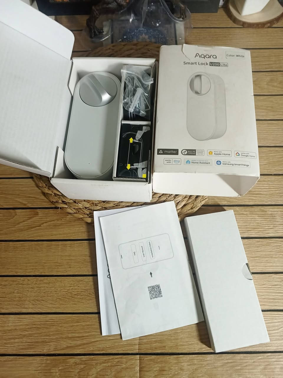 +1            هذا المنتج هو قفل ذكي Aqara Smart Lock U200 Lite باللون الأبيض.المميزات الرئيسية: يدعم بروتوكول Matter عبر Thread لضمان اتصال مستقر وموثوق.التوافق: يعمل مع أنظمة المنزل الذكي المختلفة بما في ذلك Apple Home، Amazon Alexa، Google Home، و Home Assistant.التركيب والبطارية: يتميز بتركيب سهل فوق الأقفال الحالية دون الحاجة إلى حفر، ويحتوي على بطارية ليثيوم أيون قابلة لإعادة الشحن تدوم حتى 6 أشهر.الفرق عن الإصدار القياسي: يعتبر هذا الإصدار (Lite) خياراً اقتصادياً حيث لا يحتوي على لوحة مفاتيح (keypad) خارجية

السعر 35، الف


**إذا كنت صاحب هذا الإعلان وتريد حذفه لأي سبب، رجاءا أرسل رسالة إلى الدعم الفني**