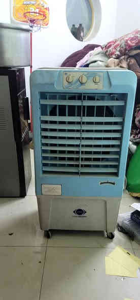 السلام عليكم
طباخ ايطالي بحالة نظيفة 
كونفيرة حجم وسط نظيفة وشغالة 
سستم سماعات شغال 
دوشمة مال سيارة نظيفة بدون ضرر 
جيس ملاكمة نظيف بدون ضرر 
 للاستفسار مكاني السيدية 
راسل واتساب او اتصل 
***********
