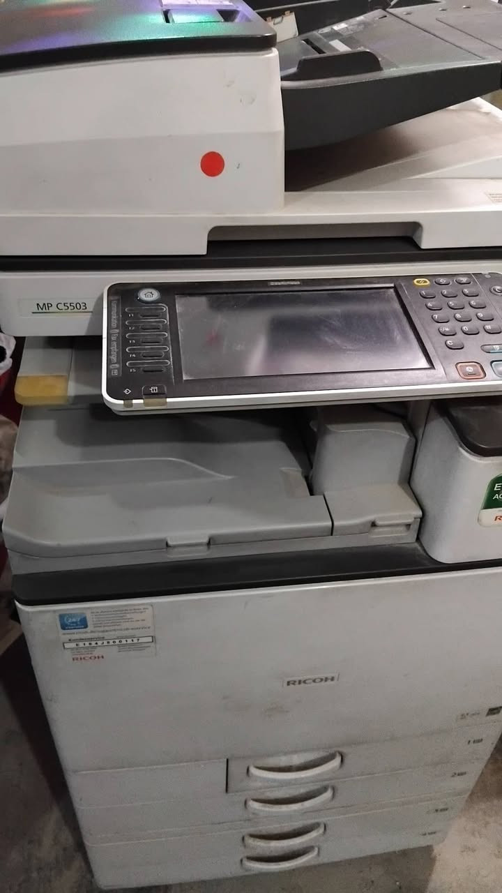 جهاز استنساخ ريكو عادي ملون نضيف السعر ٦٠٠ حبر باودر يسحب ٥٥نسخه بالدقيقة بغداد الاتصال***********
