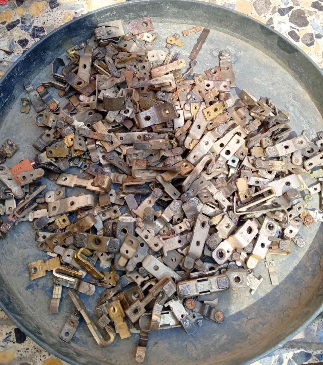 السلام عليكم 
نشتري جميع انواع الكونتكترات العاطله والتالفه وجميع الأحجام والكميات وبأسعار جيدة للاستفسار خاص


**إذا كنت صاحب هذا الإعلان وتريد حذفه لأي سبب، رجاءا أرسل رسالة إلى الدعم الفني**