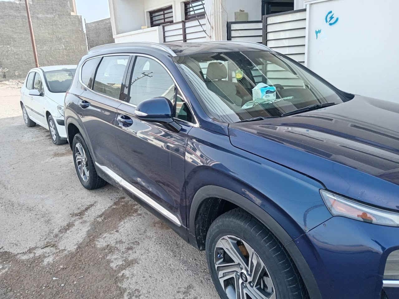 سلام عليكم للمراوس فقط بسبورتج سنتافي 2021 فول عده الفتحه حادثه جاملغ وربع البنيد جهت السايق لاتصال ***********
