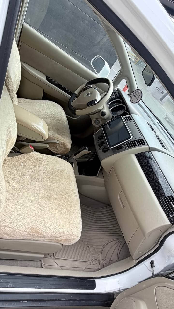 نیسان تیدا ٢٠١٠ بێ بۆیاخ یەک پەلە ساردی هەیە بێ کال بونەوە بێ دەعمی پێشو دوا سەنەوی بەسەر چوە ٢٠٢٥ مەکینەی نەکراوەتوە گێڕ نەکراوەتەوە پارچە گۆراو و کال بوونەوەی نیە ١٠٥ گەلاو مەجال 
*********** السليمانية, العراق
