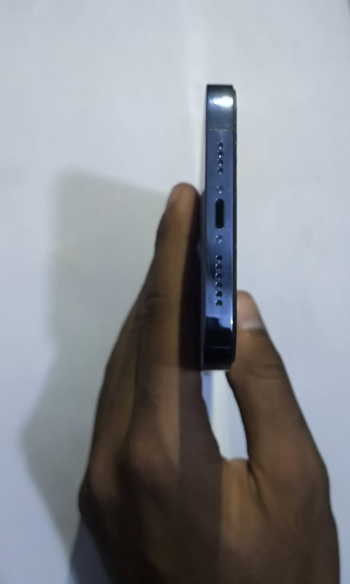 السلام عليكم شباب ايفون 13 برو ماكس نظافة 98‎%‎
ذاكرة 512 
بطارية 95 مرفوعة 
الجهاز امريكي 
الجهاز ابلادي فقط ابدل شاشة مال تفصيخ وين متريد تفحصها افحصها اذا واحد كلك هاي مو مال تفصيخ فلوسك مرجوعة 
للاستفسار مراسلة الصفحة 
او واتساب ***********
محتاج فلوس قسط مال جامعة و اريد ابيعة
