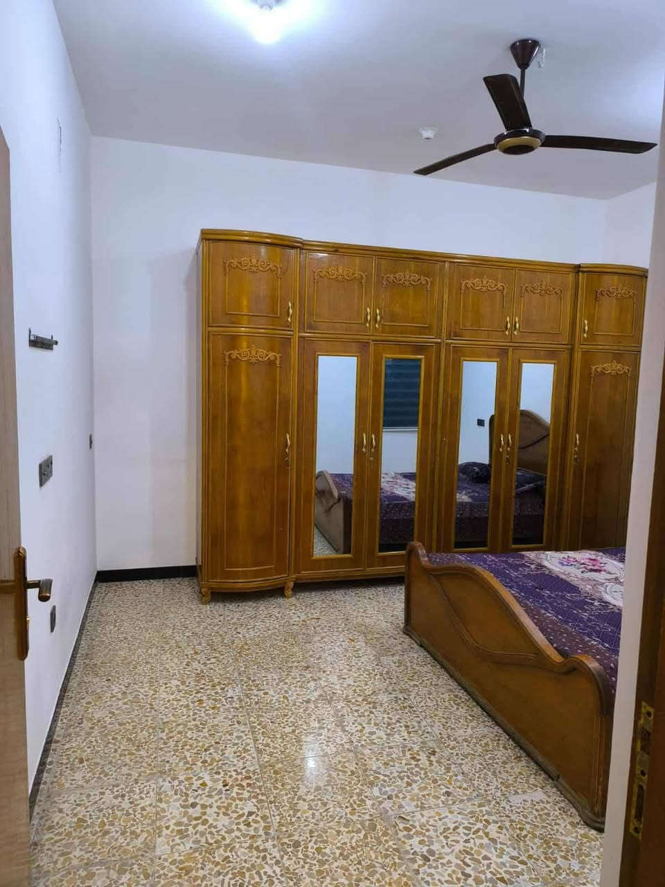 ♢مشتمل مربع ركن على ساحة بالسفحة♢
♢ رقم الإعلان {51}♢
------------------------------
♢المنطقة:: السفحة الثانية
♢نوع العقار:: مشتمل مربع ركن 
♢المساحة:: 100م
♢الوجه:: 10م
♢النزال:: 10م
♢عرض الشارع:: 12م
♢سنة البناء:: حديث 
♢تفاصيل البناء:: طابق
♢طابق أول يتكون من:: استقبال وهول ومطبخ وغرفة نوم عدد(1) وصحيات
♢طابق ثاني عبارة عن:: بيتونة وستارة وصحيات
♢أقرب نقطة دالة:: نزلة الوائلي
------------------------------
👈🏻 اكتب <تم>  ليصلك السعر
ولمزيد من التفاصيل يرجى مراسلة بريد الصفحة خاص

👈أو زياره مقرنا الكائن في: [حي الحوراء] 
      [شارع سيد يعقوب أو شارع المواكب]          

#دارسكن #مشتمل #قطعة_أرض
 #حي_الحوراء_الثانية


**إذا كنت صاحب هذا الإعلان وتريد حذفه لأي سبب، رجاءا أرسل رسالة إلى الدعم الفني**