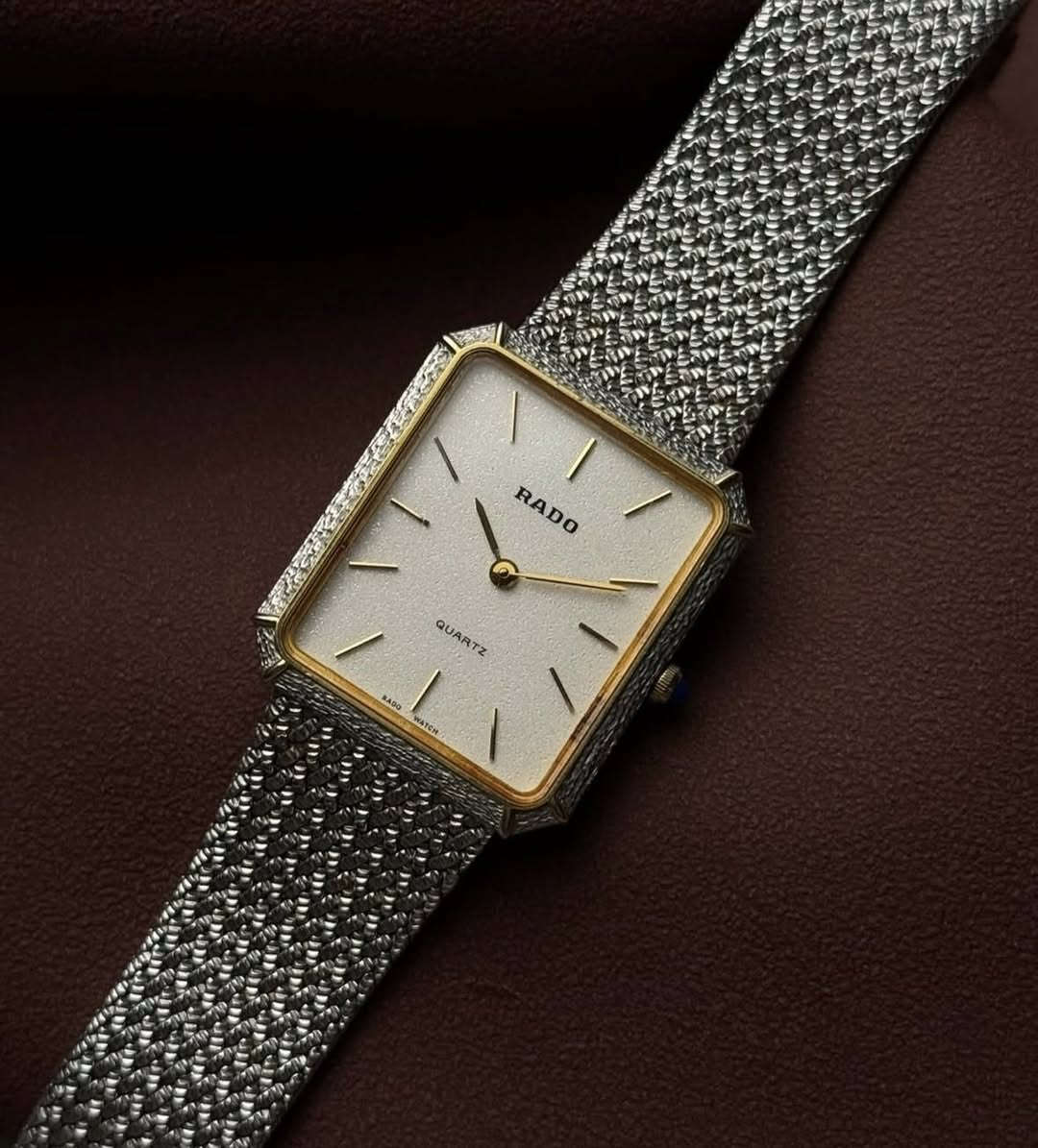 RADO ELEGANCE 1970s
أجمل إصدارات الأنيقة السويسرية رادو إليكانس قطعة متحفية مخزنة من سبعينات القرن الماضي بنسبة نظافة ممتازة كالجديد بدون علبة (ساعة فقط)
- القطر 30*26 (رسمي بإمتياز)
- السير حصيرة
- المينا المميزة من (الياقوت)
- زمبلك ياقوت
- طلاء ذهب أبيض بالكامل
للإستفسار مراسلة الصفحة ، يوجد توصيل الى جميع محافظات العراق
(نتعامل بالساعات الأصلية فقط)


**إذا كنت صاحب هذا الإعلان وتريد حذفه لأي سبب، رجاءا أرسل رسالة إلى الدعم الفني**