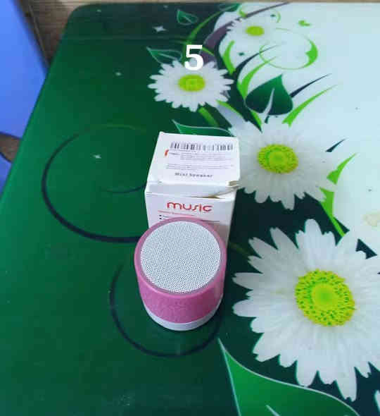 سلام عليكم غراض امزون شلعة وحدة قيم واخذ واليريد كم قطعة للاستفسار واتساب ***********
