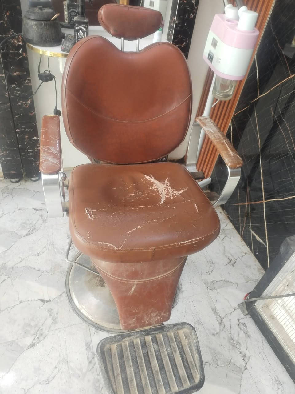 سلام عليكم
كرسي +مرياية للبيع السعر 125
لاتصال ***********
