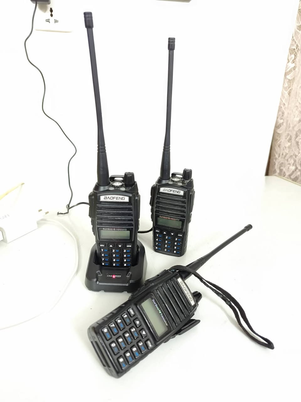 📡 جهاز لاسلكي باوفينغ UV‑82 – قوة وثبات للمحترفين

🎯 المدى الفعلي:
من 3 إلى 10 كيلومتر حسب البيئة (داخل المدينة أو في أماكن مفتوحة)

🔋 بطارية قوية
🔊 صوت واضح ونقي، مع قوة إخراج تصل حتى 1 واط
🗣️ ميزة VOX (إرسال بدون لمس الزر)
📻 راديو FM مدمج
🔁 دعم قناتين بنفس الوقت + مفتاحي PTT مستقلين
🔐 قفل لوحة مفاتيح، ضوء LED، تنبيه بطارية منخفضة
📦 ذاكرة حتى 128 قناة قابلة للبرمجة

💪 جهاز عملي جداً للفرق، الحراس، الرحلات، شركات النقل، الأمن، البناء، وحتى الهواة 🎙️

مبرمجات وجاهازات 
3 قطع  السعر 75

متوفر توصيل🚚 لجميع المحافضات 5


**إذا كنت صاحب هذا الإعلان وتريد حذفه لأي سبب، رجاءا أرسل رسالة إلى الدعم الفني**