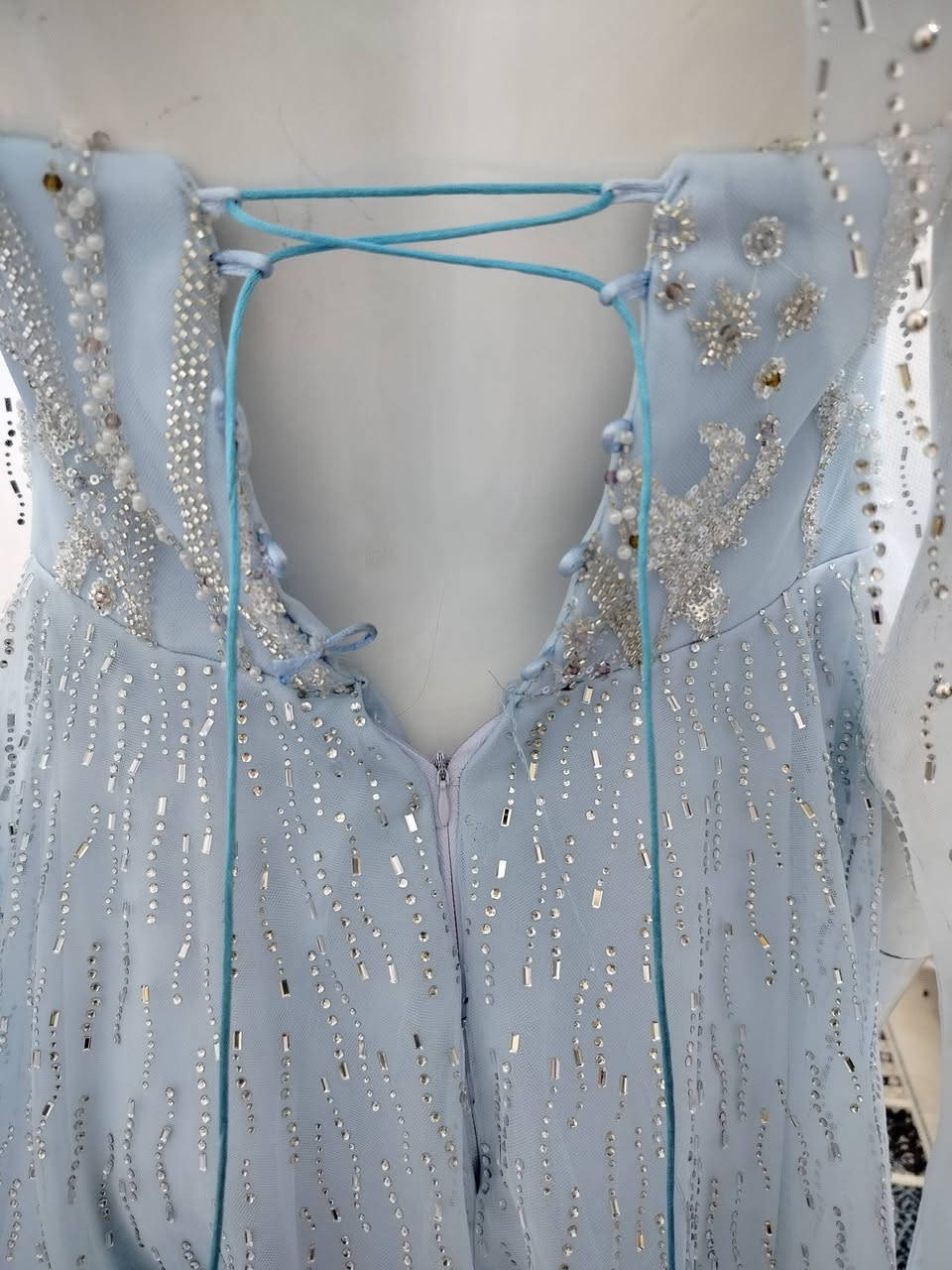 السلام عليكم 🌹
فستاني لبسته بمهر اختي اخذته من كيوت فاشن فرع الاعظميه - شارع الضباط
الفستان جديد اشتريته قبل ٦ شهور 
سعر الشراء ٣٠٠ دولار
سعر البيع ١٧٥ الف نص سعره 
سبب البيع بعد ماالبسه 
قياس الفستان ٤٢- ٤٦ لان بي قيطان
الفستان حيل فخم وراقي ويكعد عالجسم ويرتبه مابي اي عيب ثاني يوم وديته غسل وكوي وضميته
رجاءا جماعة الغالي شكرا لتعليقكم اعرف غالي اني احب البس غالي كلشي وسعره❤️
وبالحقيقه بعد احلا


**إذا كنت صاحب هذا الإعلان وتريد حذفه لأي سبب، رجاءا أرسل رسالة إلى الدعم الفني**