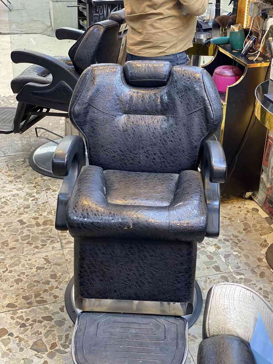 كراسي حلاقة  للبيع  عدد 3. مستعمل نضيف
بغداد الكرادة  *********** الاستفسار
