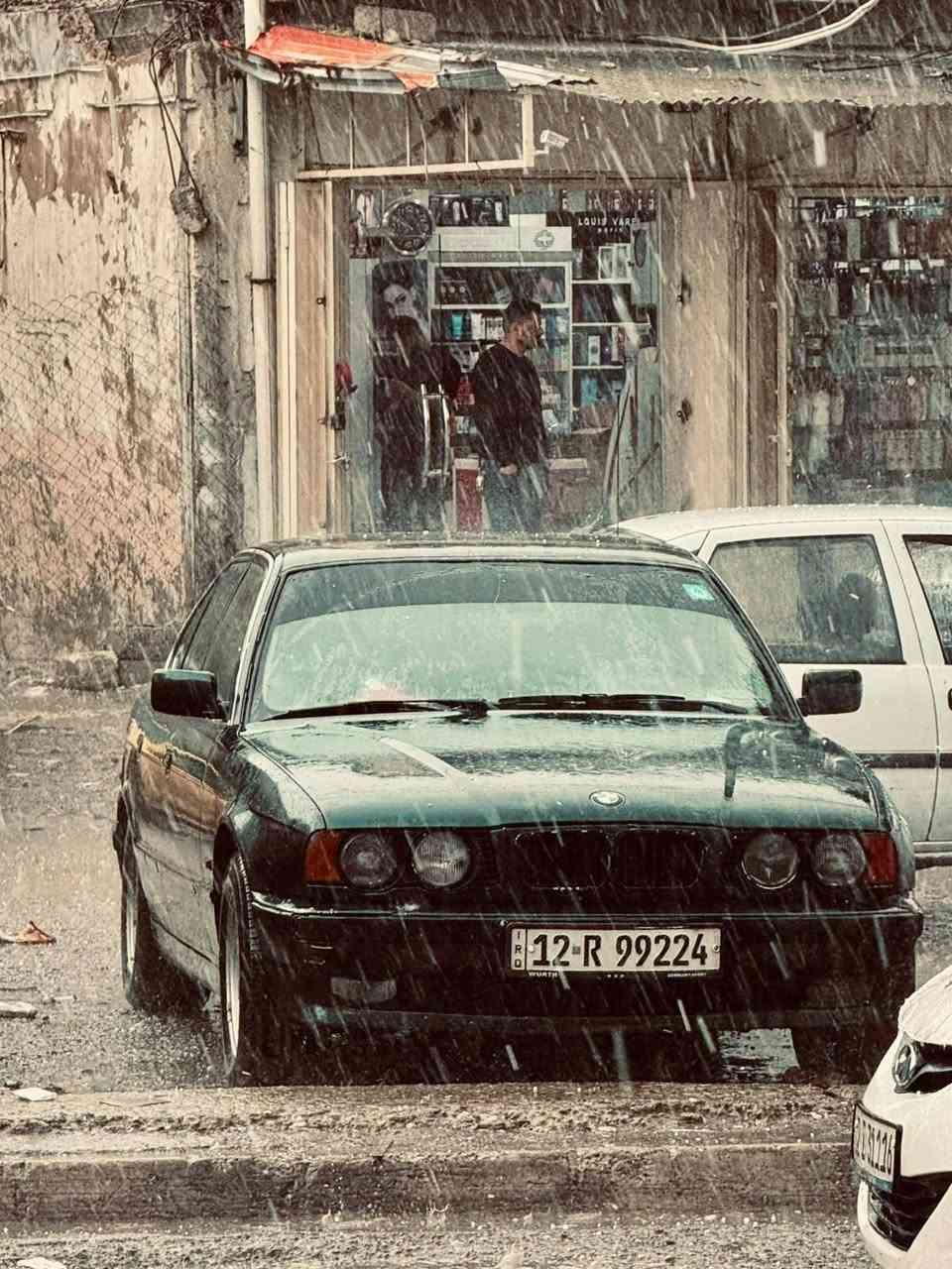 سلام عليكم
Bmw 520 كير عادي 
مديل 1991 سياره كامله من ناحيه محرك وكير وصدر امامي خلفي داخلها نضيف تبريد ثلج طخم تاير جديد سياره ما ناقصها اي شي صبغ عام جماليه بدون ضربه رقم جديد سنويه باسمي سعرها 55 وبيها مجال قليل 
رقم ‏‪***********‬‏
واتس ***********
