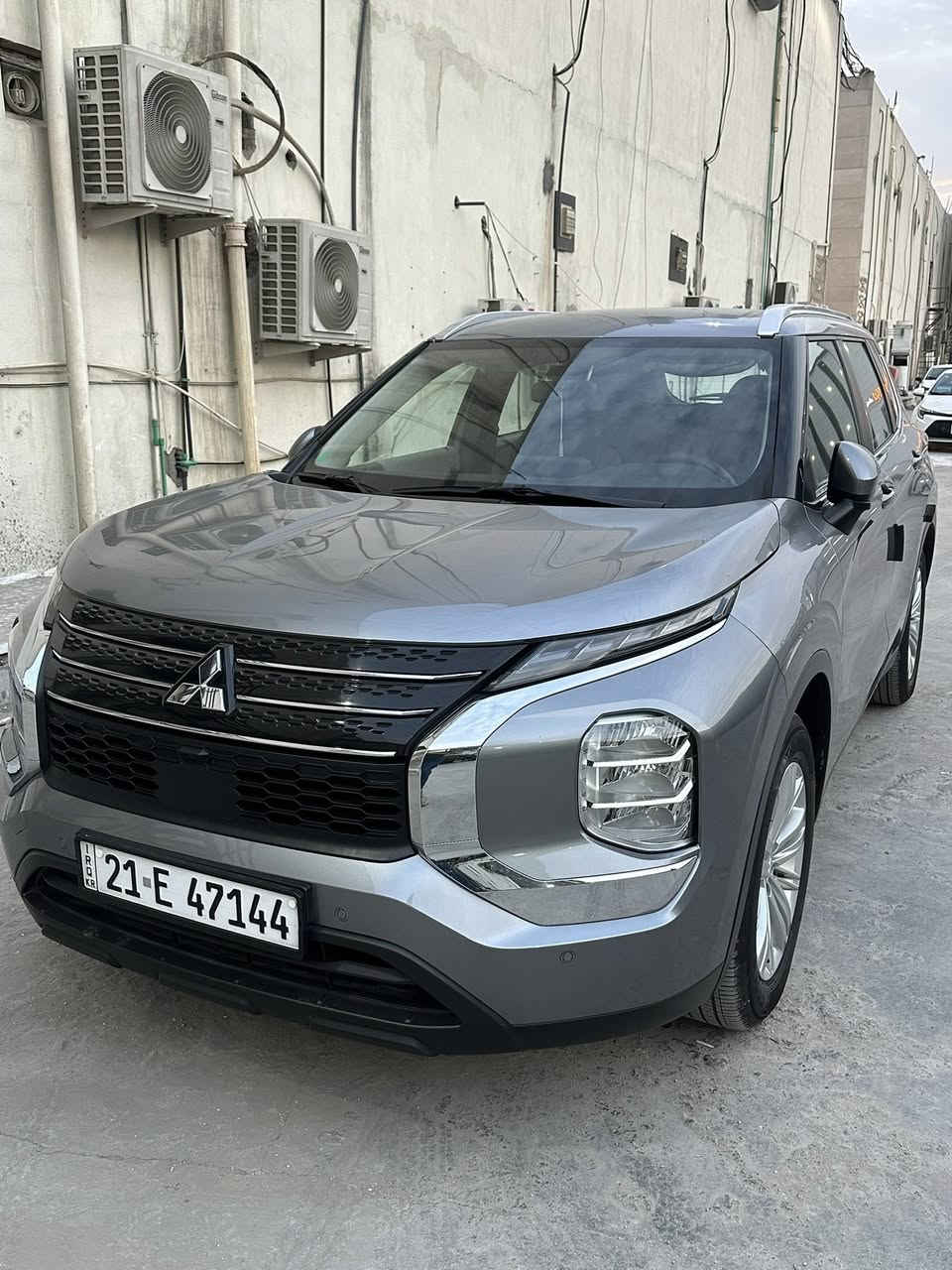 السلام وعليكم
ميسيوبوشي اوتلندر خليجي موديل 2024 ماشيه 19 الف فقط 

السيارة مكفولة من كلشي 

مواصفات..  

بصمة تشغيل 

تحكمات ستيرن 

6 انظمة قيادة

شاشه جبيرة 

حساسات امامي خلفي 

دخول ذاتي 

كامرة خلفية 

سايد بريك بصمة 

اوتو هولد 

مري شفط 

للتواصل *********** 

مكاني بغداد
