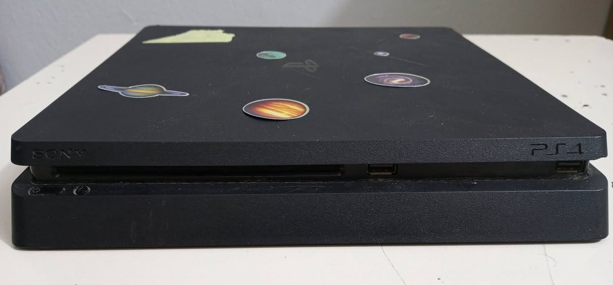 بلي 4 سلم
نص تيرا
اونلاين
نظام 13.04
لوك ستيكر مامفتوح ابد
ملحقاته كامله 
منفذ الاقراص شغال 
جهاز نظيف وعلى مسؤوليتي
240 وبي مجال 
رقمي واتساب فقط
***********
