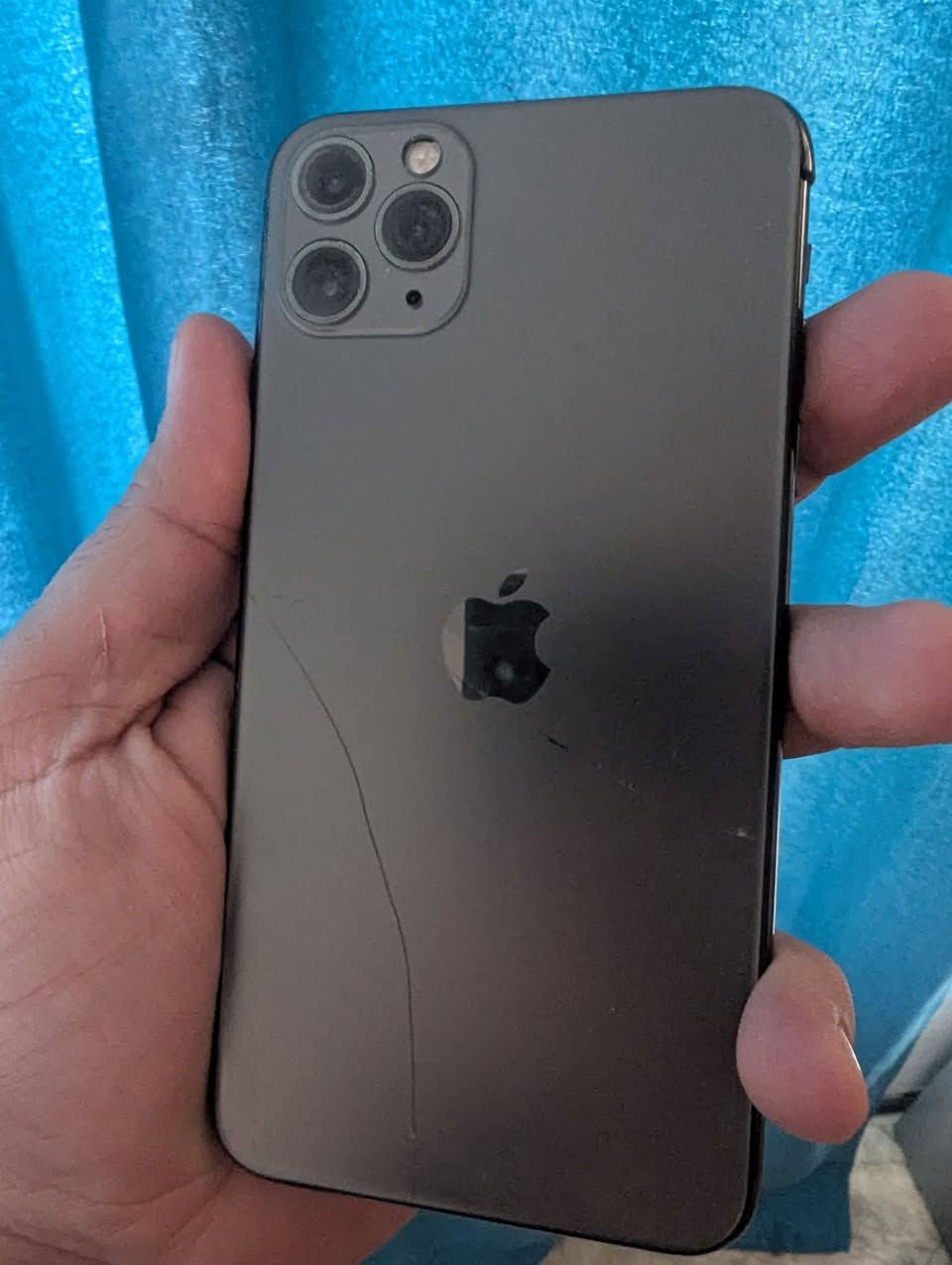 جهاز 11 بروماكس 256  شغال شاشه مضروبه بس تشتغل طبيعي لمس تصفح طبيعي فيس ايدي واكف والظهر مفطور سعر 150 
***********
