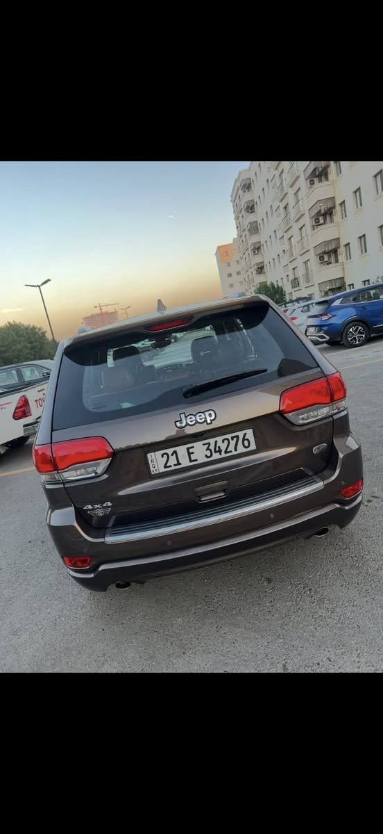 جيب جراند شيروكي 2020 ( اوفرلاند )
خليجي هارلم 
فول مواصفات جكات بانورما ٣ شاشات (اعلى مواصفات بل جيب)
                 
.بيها بابين صبغ وجاملغ امامي عكس السايق 

محرك V6.  3.6

مواصفات.  Overland
بانوراما. 3 شاشات 
صندوق كهرباء
لايت و بلاجيكتور زينون
كشنات (  حار وبارد و جلد ميموري)
رادار جانبي 
اوتو بريك
ستيرن هيتر 

سيارة ماشية 74,000 كيلو . 
رقم سليمانية

سعر 280 بي مجال بسيط
واتساب ***********
