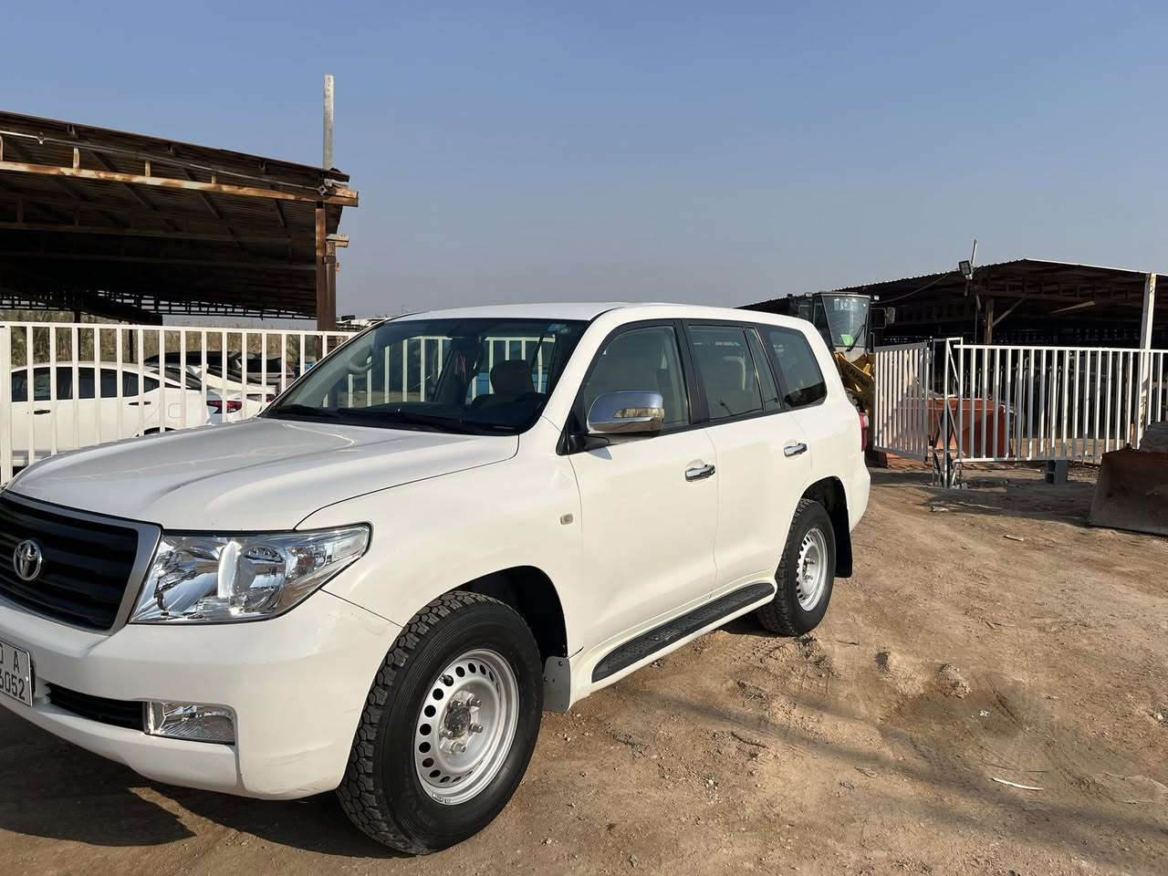 للبيع لاندكروزر موديل 2011 مكفوله كفالة عامه كير عادي ٦سلندر السعر 260بي مجال ***********
