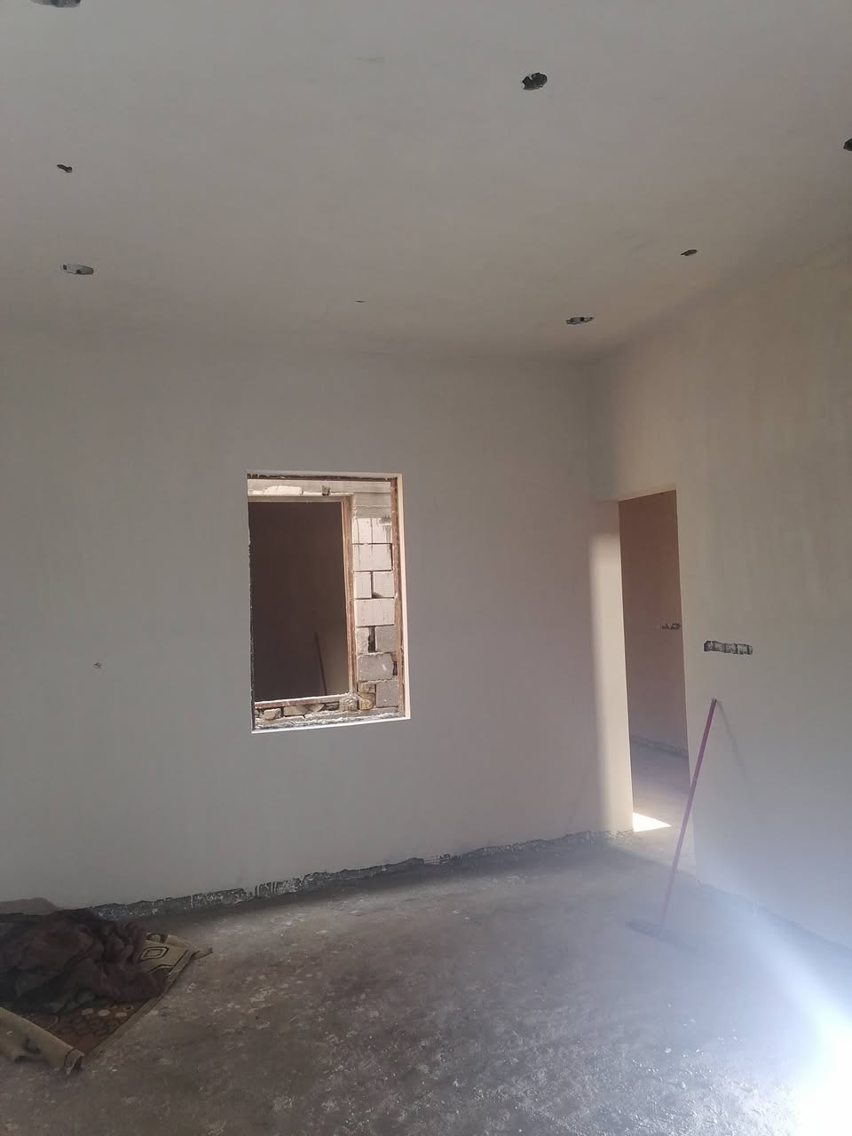 سلام عليكم
كادر لبخ متفرغ حالين 

رقم ***********
