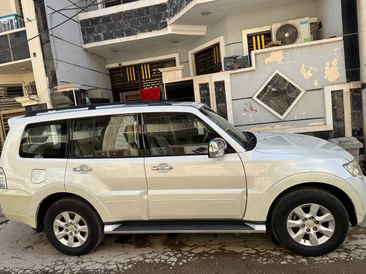 السلام عليكم..باجيرو موديل 2013 مكفوله كفاله عامه فول مواصفات فقط بدون دمام السياره جديده معنى الكلمه كلشي ع وضع الشركه مكينه 3500 مامفتوحه مسويلها معالج طسه شرط التراي اذا بيها طركعه شي لاتاخذها رقم بغداد الدولي هزه وسنويه وارقام جدد تخم تاير تبريد ثلج ماشيه 200 السعر 157 مجال جدا بسيط للشراي والشراي يتصل *********** بغداد, العراق
