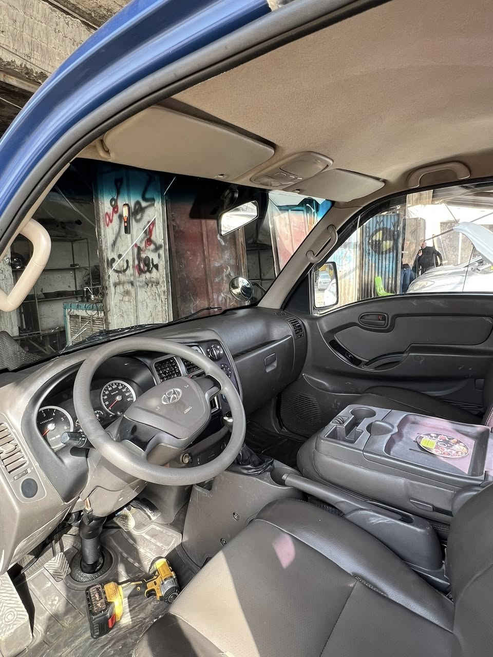 للبيع #بورتر ادوات بدون رقم
2015 جاهزة من كلشي سعر 58 وبيها 
***********.
