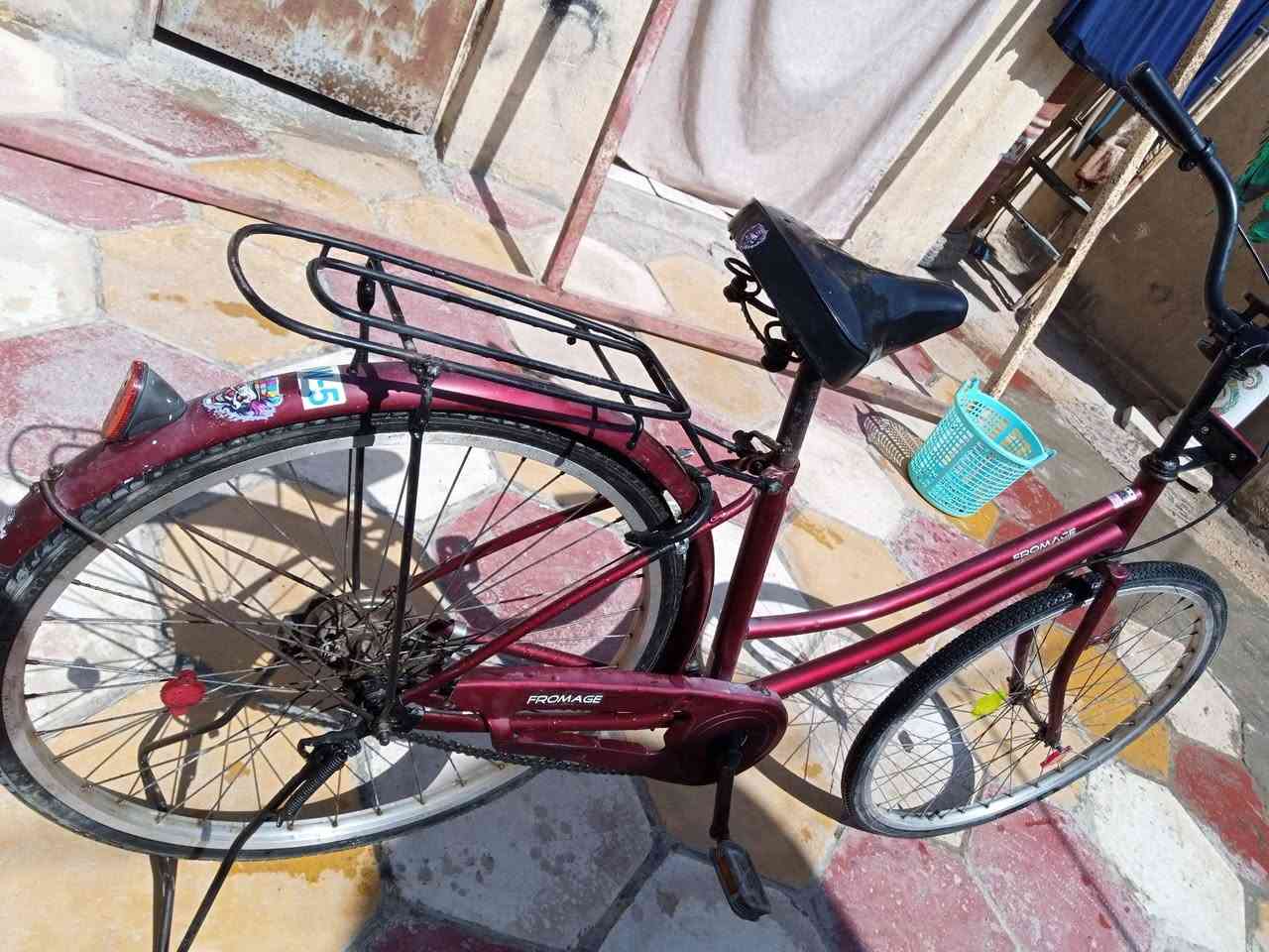 سلام عليكم بسكل للبيع حجم 26 جاهز البسكل السعر 75 وبي مجال الطيبين شري يخابر الرقم ***********مكان حله
