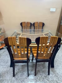 تخم للبيع عدد ٥ قطع  بحالة جيد جدا (نظيف )  مع طبلات زجاجية عدد ٥  ومي...