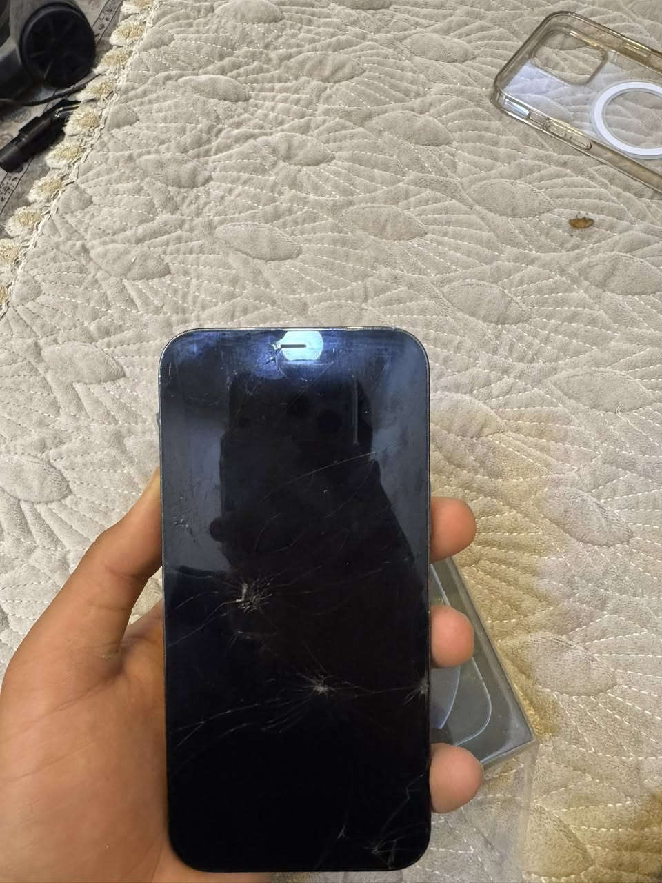 السلام عليكم لبيع 12 برو ماكس ذاكرة 128 التلفون ماستر ما بدل بي شي بي كسر بل كلاس مال شاشه فقط بطارية 79 بكاني بغداد حي القاهرة ***********
