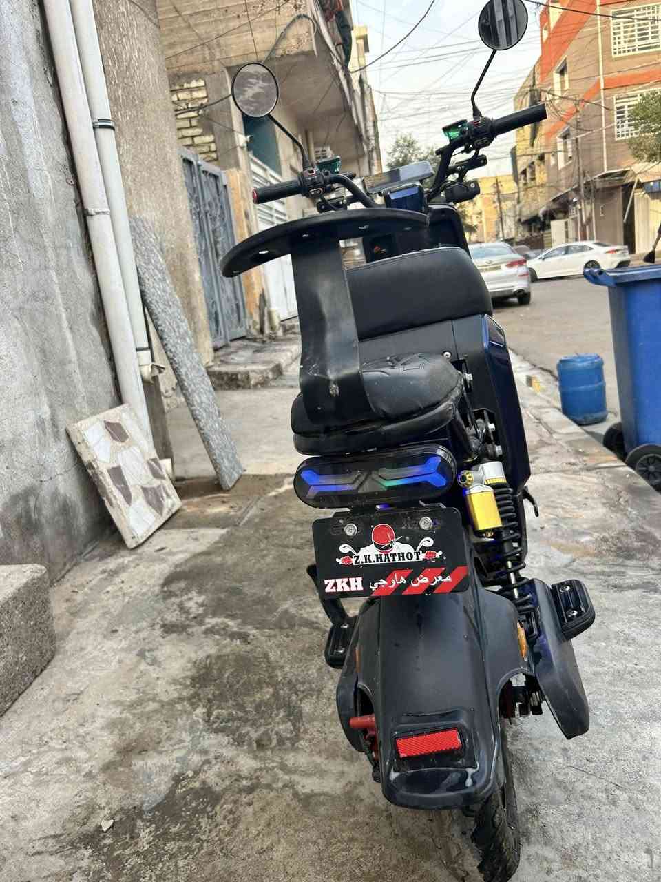 السلام عليكم دراجه R9 للبيع
فول مواصفات 5 بطاريات 🔋 
السرعه تقره 99 ✈️
نشرات عالميه  نشرات لون قوي 🌈
لايت عالي ولايت ناصي 
تبديل سرعه أربع سرعات  
دبل إشاره 🚧
أشاره يمني 
أشاره يسره 
نشرات عالي وناصي 
مرايه خلفيه 
ويه 🎁واير مال بطاريه
ويه 🎁شاحنه اصليه 
كل هذه السعر ٤٩٠ وبي مجال 
الاستفسار عل هذه القناه او رقم 
‏***********
