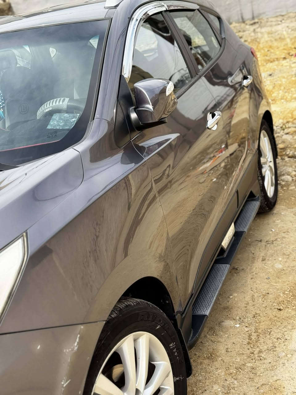 توسان موديل 2010
تيرات جديد 
بطارية جديد
عدد بصمه 2 تشغيل من بعد
شاشه فول 
رقم نينوئ
سنويه بسمي شرط تحويل
كربون بنزين بها
بها جاملخ امامي واحد صبخ 
سياره او نضيف حيل مال جناي 
سعرها 133 بها مجال 
رقم ساحب سياره 
***********
***********
