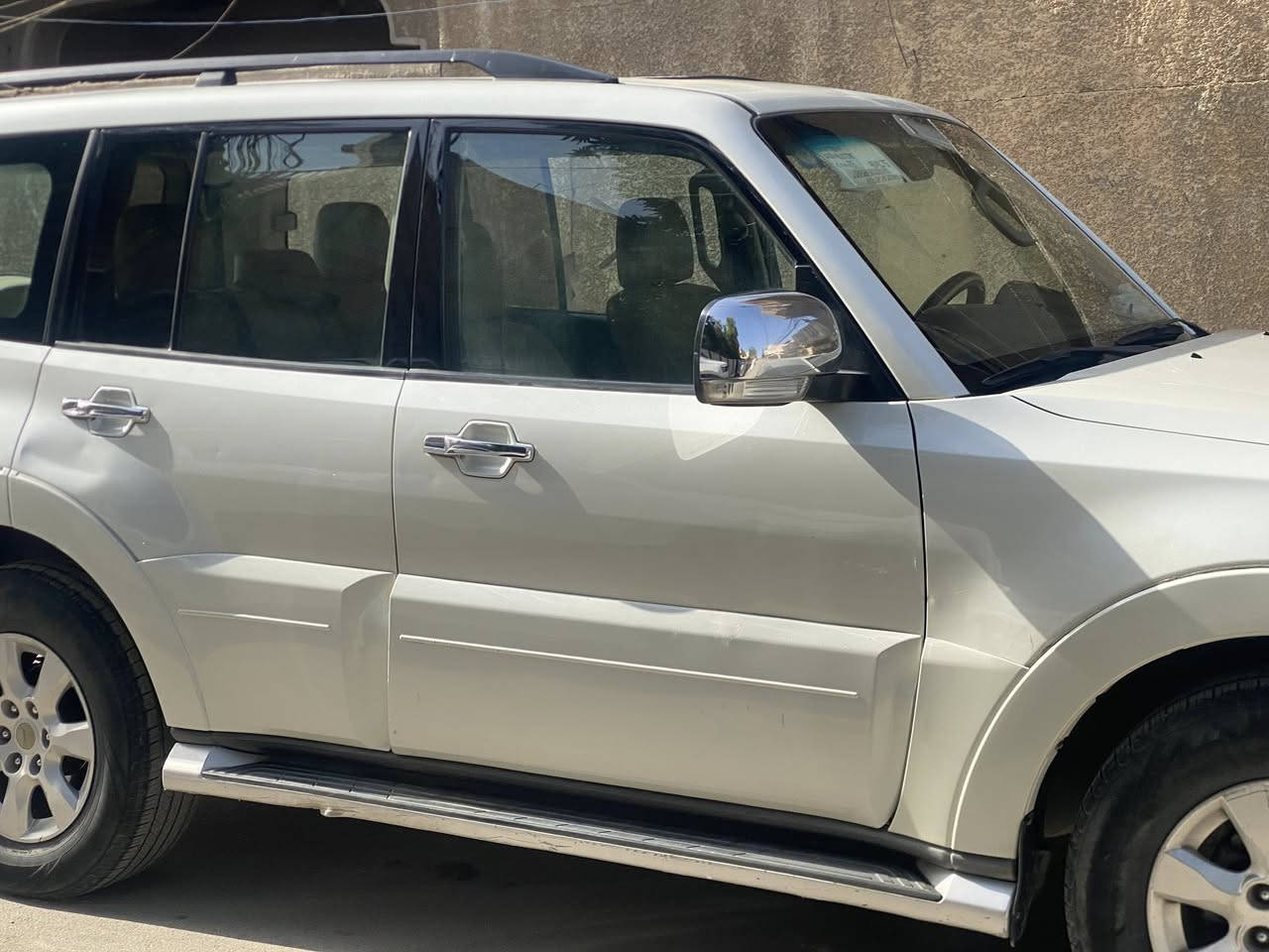 باجيرو حبتور موديل ٢٠١٠ واحد على واحد فول مواصفات مكينة ٣٥٠٠ المرغوبة تبريد ثلج السيارة بلادية مكفولة من الضربه والصبغ والتبديل ما عدا رصعات تحتوي على منضومه غاز سعه 60 لتر  السعر 137 مع مجال مع مراوس *********** ابو علي

