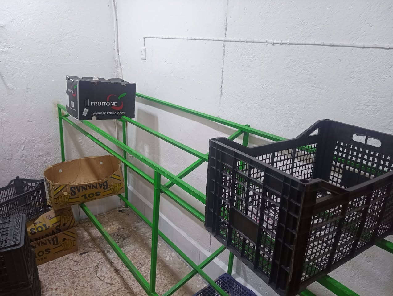 للبيع ميزات محل مخظر ميزات طول 3 متر بعرض متر عدد 2 وميز عرض واحد مع ميزان للتواصل عواشة شارع الدوريات رقم ***********
