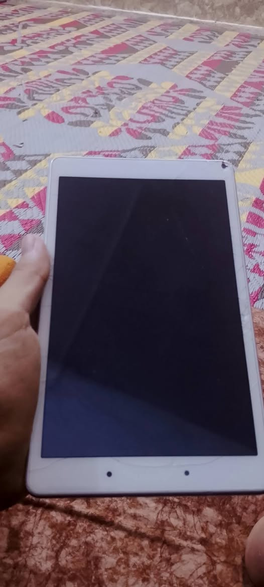 ايباد سامسونك لل مراوس موبايل للبيع شغال بي فطر بل شاشه بس شغال مو مال امزون ***********خابر
