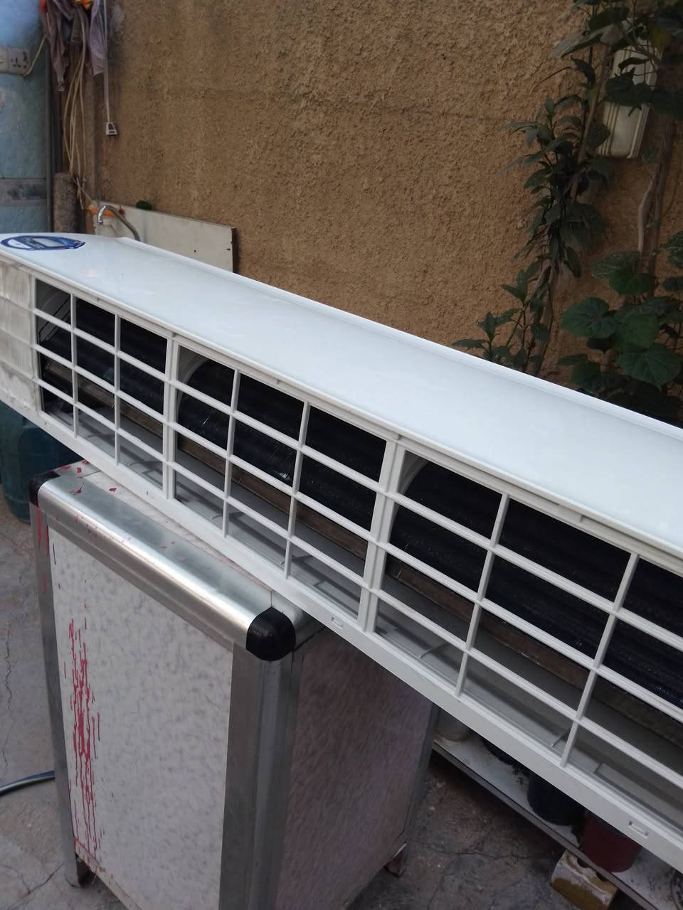 سبلت استعمال قليل جدا 2طن ونص للبيع السعر 750الف الجديد لدى الجملة 1350الاتصال على *********** المكان حلة حي الحسين
